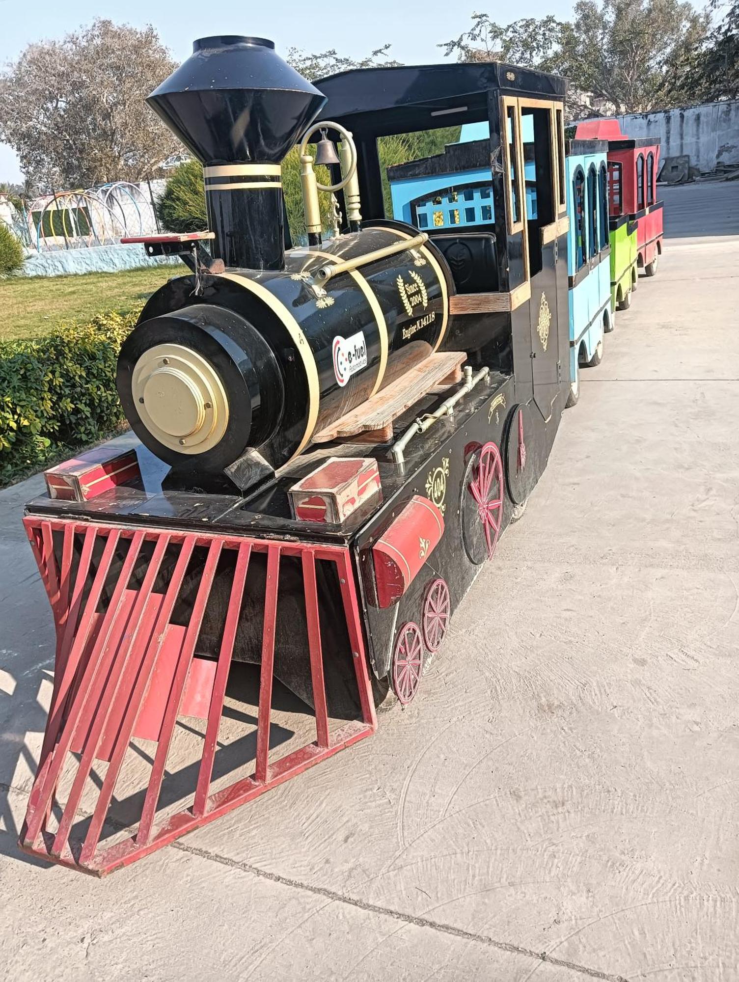 Отель Krishna Fun Land Матхура Экстерьер фото