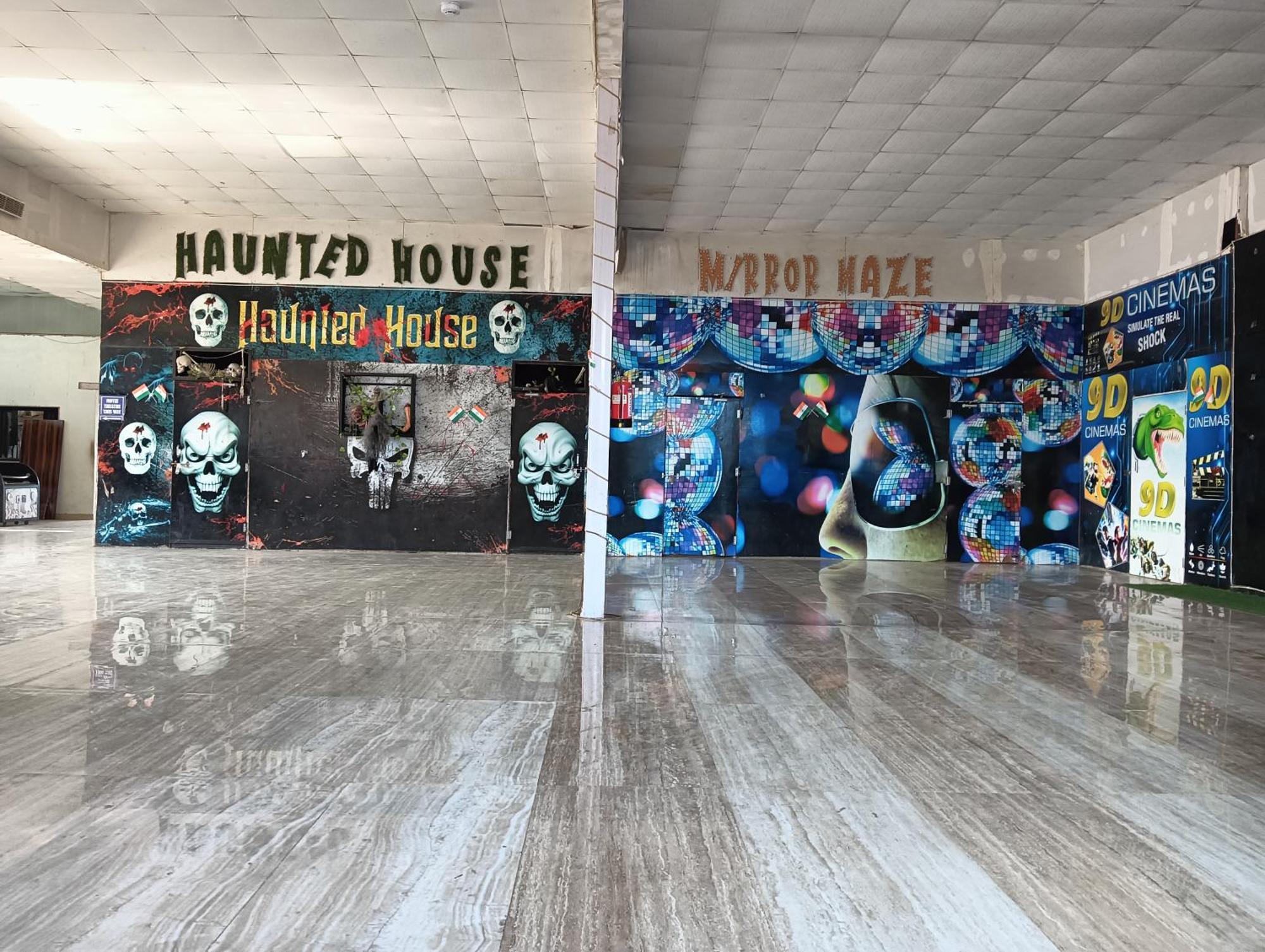 Отель Krishna Fun Land Матхура Экстерьер фото